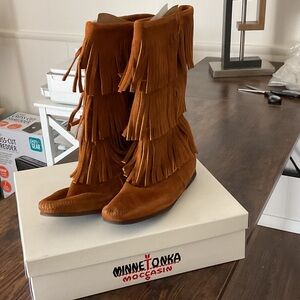 Minnetonka Women's Suede Fringe Moccasins - Tan